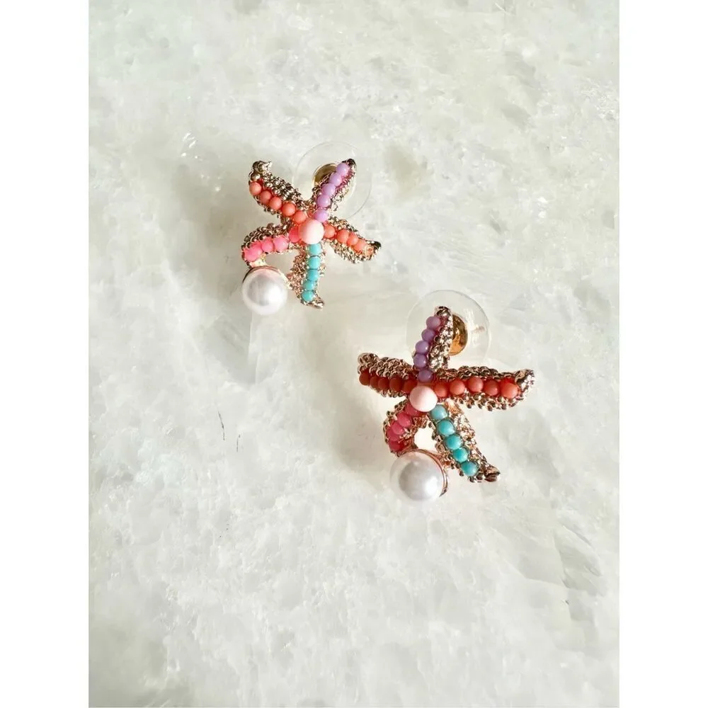 Multicolor starfish with faux pearl stud earrings ￼
